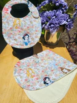 Newborn Baby  Bib and Burp Cloth Set Disney Princess Snow White