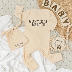 Auntie&#39;s Bestie Baby bodysuit and hat set, Cute baby outfit for aunt, Unisex Baby gift, Going home outfit, Adorable Auntie and Baby Bodysuit