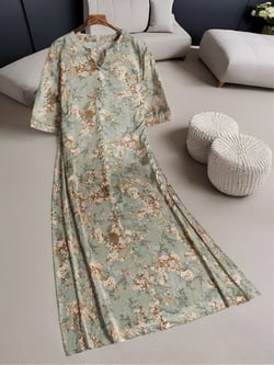 SHEIN Mulvari Plus Size Women's Summer Floral Printed Notched V-Neck Short Sleeve Straight Loose Dress Maxi Long Casual Vintage Style Mother Dress